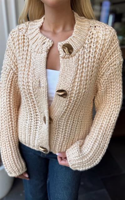 EKRU YUMUŞAK DOKULU DÜĞMELİ TRİKO HIRKA