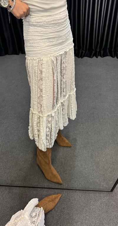 GÜPÜR VE DANTEL İŞLEMELİ BELİ LASTİKLİ ETEK BEYAZ