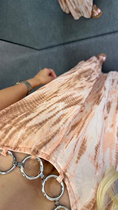 HALKA YAKALI DESENLİ ELBİSE PEMBE