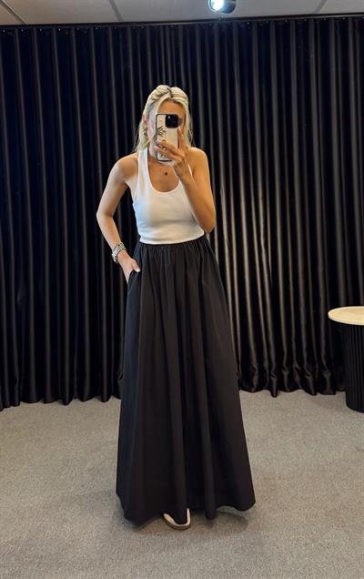 HALTER YAKA ÜSTÜ LİKRALI POPLİN ELBİSE BEYAZ SİYAH