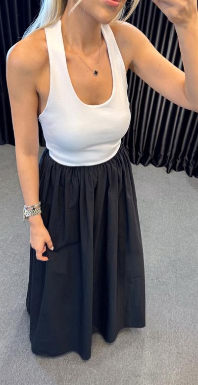 HALTER YAKA ÜSTÜ LİKRALI POPLİN ELBİSE BEYAZ SİYAH