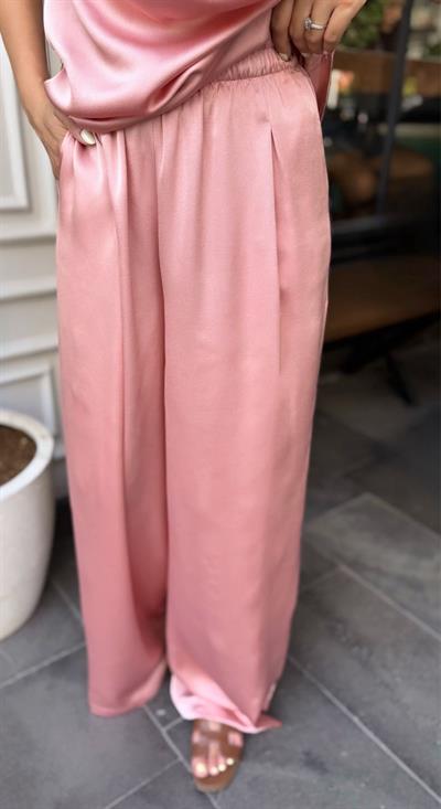 İPEK SATEN DRAPELİ BLUZ PANTOLON TAKIM PUDRA
