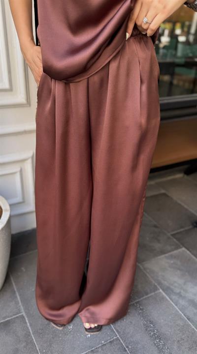 İPEK SATEN DRAPELİ BLUZ PANTOLON TAKIM KAHVE
