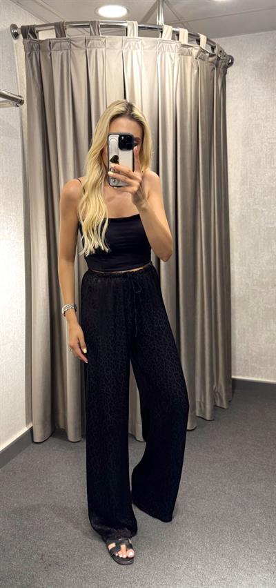 JAKARLI BOL PAÇA PANTOLON SİYAH