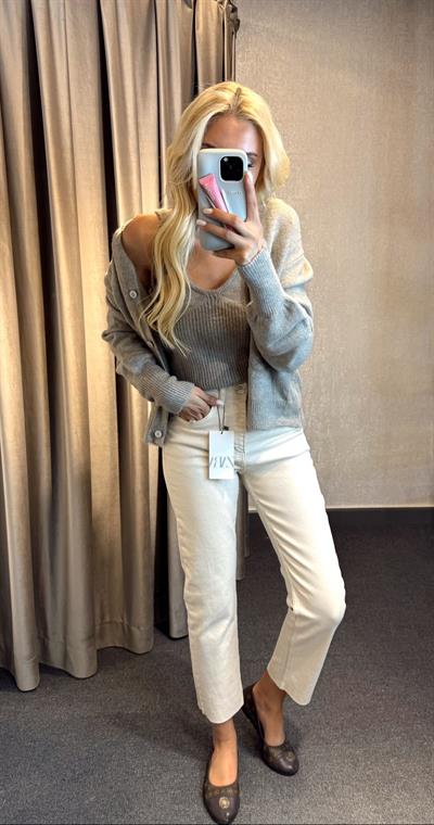 JENNY BOYFİT JEAN KESİK PAÇA BEJ