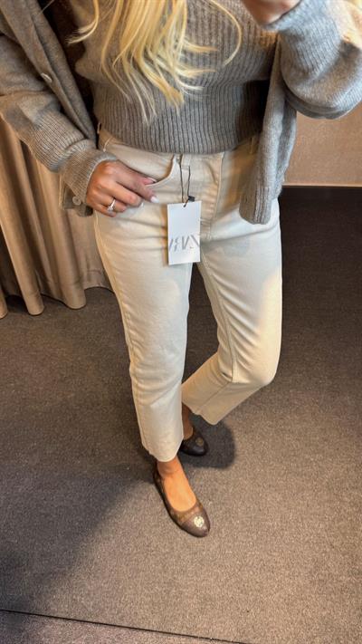 JENNY BOYFİT JEAN KESİK PAÇA BEJ