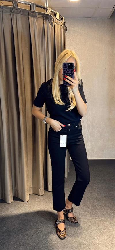 JENNY BOYFİT JEAN KESİK PAÇA SİYAH