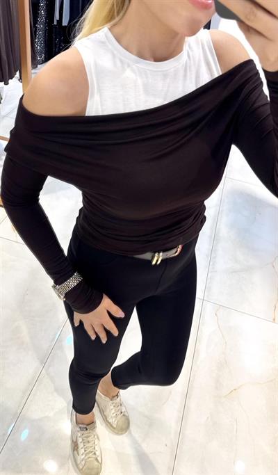 KAHVE ATLET DETAYLI ASİMETRİK BLUZ