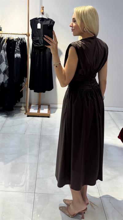 KAHVE DRAPELİ BEL DETAYLI ELBİSE