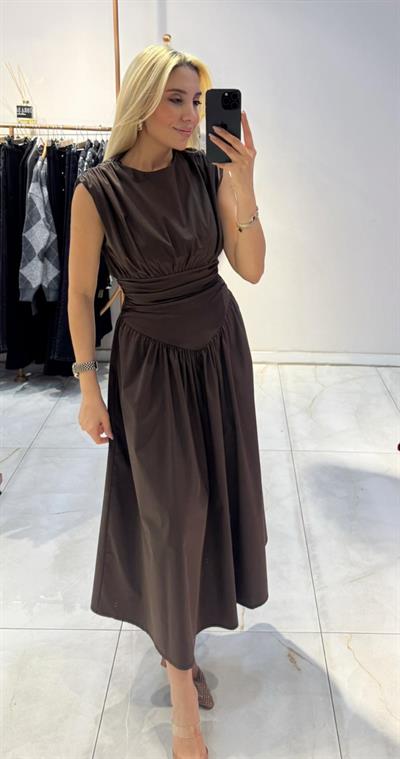 KAHVE DRAPELİ BEL DETAYLI ELBİSE