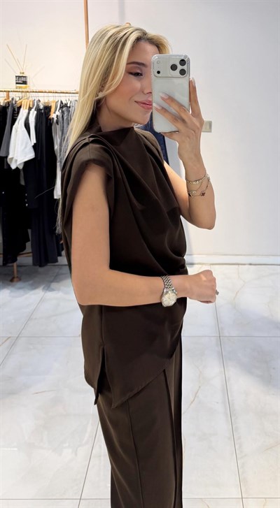 KAHVE DRAPELİ TOKA DEYAYLI BLUZ PANTOLON TAKIM