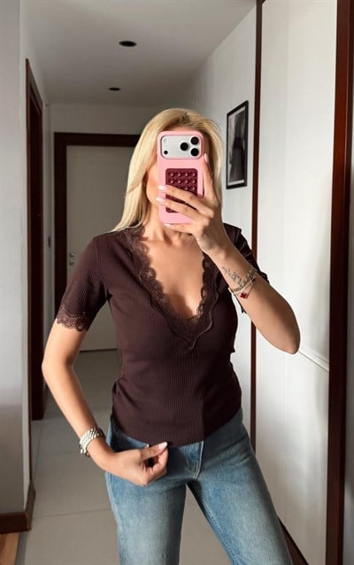 KAHVE FİTİLLİ V YAKA DANTELLİ BLUZ