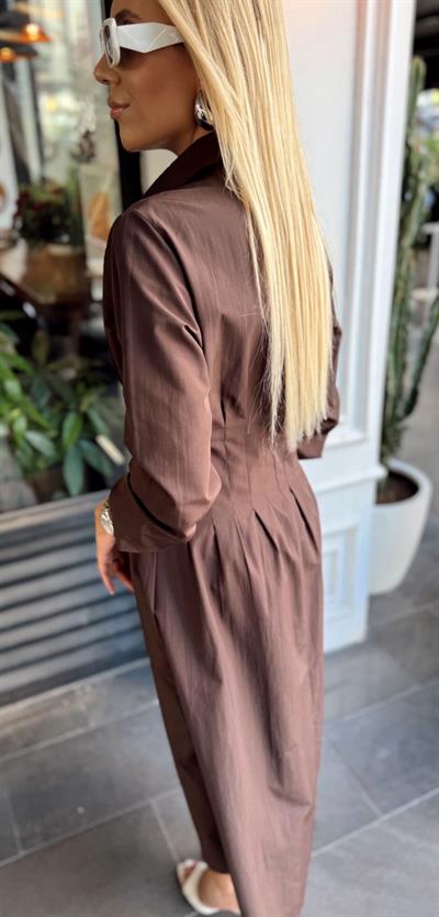 KAHVE PENSLİ ÖNÜ GOLD DÜĞMELİ MİDİ BOY GÖMLEK ELBİSE