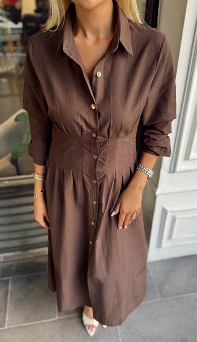 KAHVE PENSLİ ÖNÜ GOLD DÜĞMELİ MİDİ BOY GÖMLEK ELBİSE