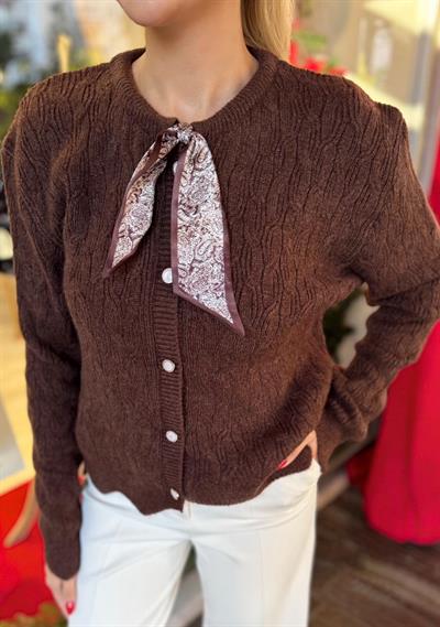 KAHVE YAKASI FULARLI HIRKA