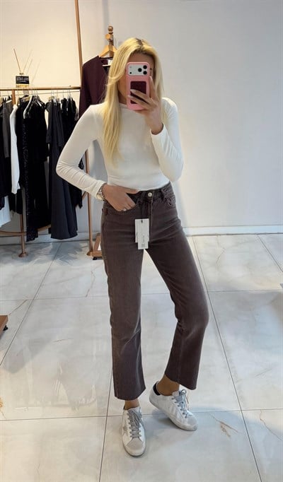 KAHVE YIKAMALI KESİK PAÇA BOYFİT JEAN