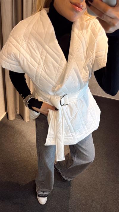 KAPİTONE KEMERLİ YELEK BEYAZ