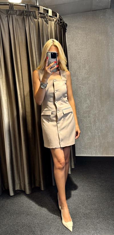 KARE YAKA DÜĞME DETAYLI ELBİSE TABA