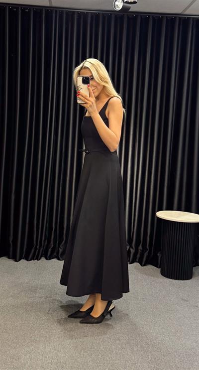 KARE YAKA KEMERLİ ELBİSE SİYAH