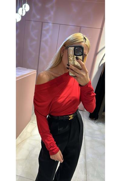 KAYIK YAKA BLUZ DÜŞÜK OMUZ KIRMIZI
