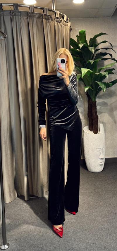 KAYIK YAKA KADİFE BLUZ SİYAH