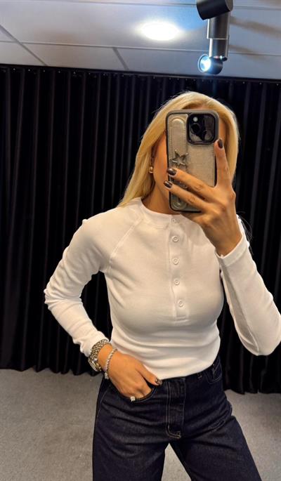 KENDİNDEN FİTİLLİ ÖNDEN DÜĞMELİ UZUN KOL BLUZ BEYAZ