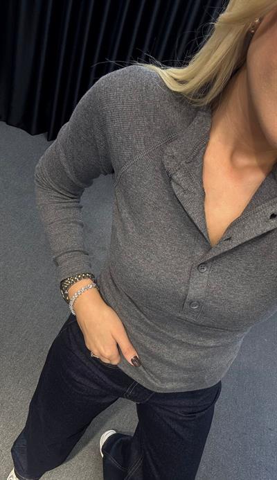 KENDİNDEN FİTİLLİ ÖNDEN DÜĞMELİ UZUN KOL BLUZ ANTRASİT