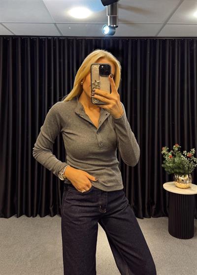 KENDİNDEN FİTİLLİ ÖNDEN DÜĞMELİ UZUN KOL BLUZ ANTRASİT