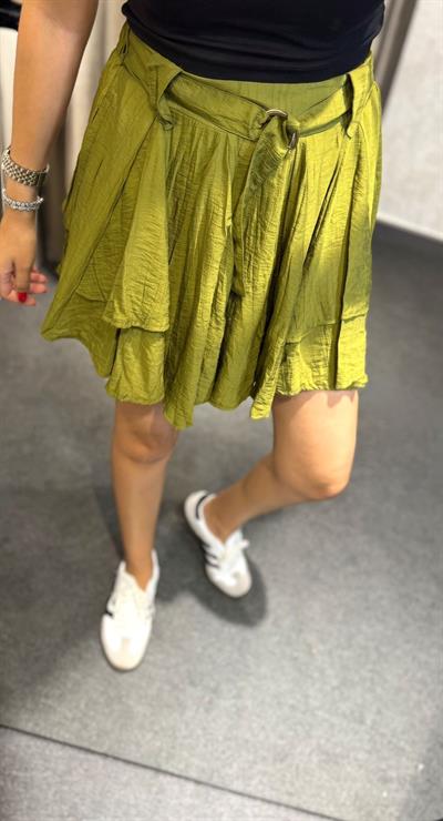 KENDİNDEN KEMERLİ ŞORT ETEK YEŞİL