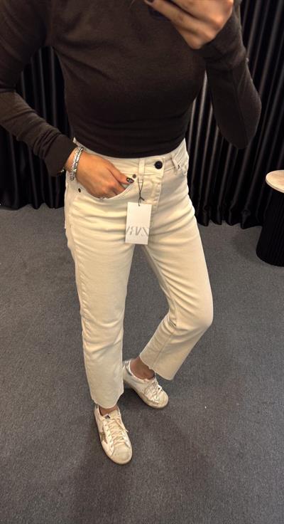 KESİK PAÇA BOY FİT JEAN BEJ