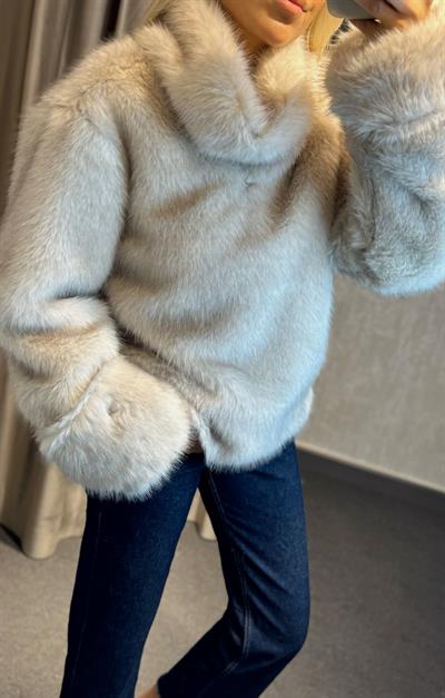 KOL DETAYLI KÜRK SWEAT TAŞ