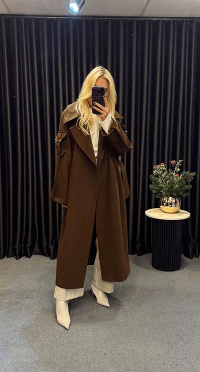 KOLLARI CEP DETAYLI KAŞE KABAN KAHVE