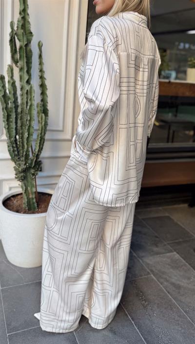 KREM GEOMETRİK DESEN GÖMLEK PANTOLON TAKIM