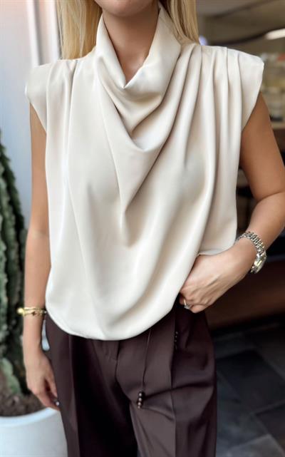 KREM SATEN DEGAJE YAKA KOLSUZ VATKALI BLUZ