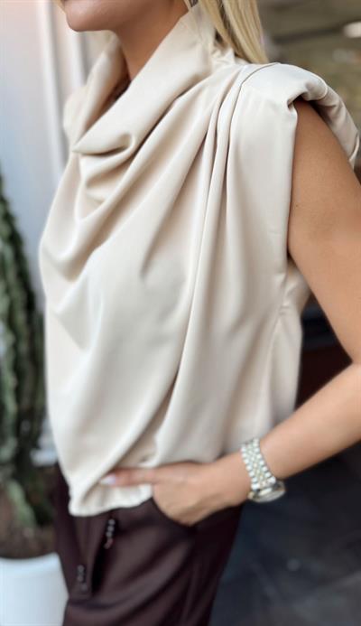 KREM SATEN DEGAJE YAKA KOLSUZ VATKALI BLUZ