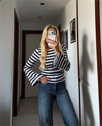 LACİVERT ÇİZGİLİ YANI BÜZGÜLÜ BLUZ