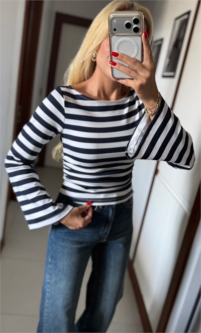 LACİVERT ÇİZGİLİ YANI BÜZGÜLÜ BLUZ