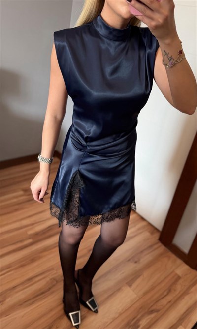 LACİVERT MARKA MODEL ZR YIRTMAÇ DANTEL DETAYLI SATEN ELBİSE