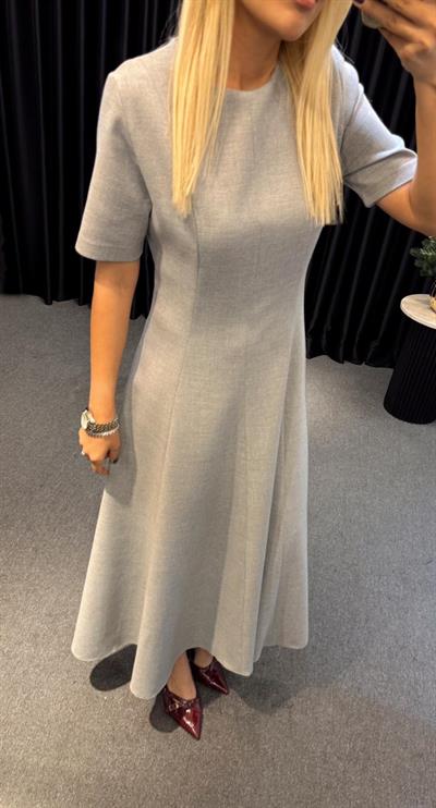 MARKA MODEL BELDEN OTURMALI ÇAN ELBİSE GRİ