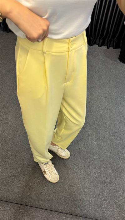 MARKA MODEL DÖKÜMLÜ PİLELİ HAVUÇ PANTOLON SARI