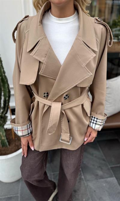 MARKA MODEL KISA İÇİ DESENLİ TRENÇ