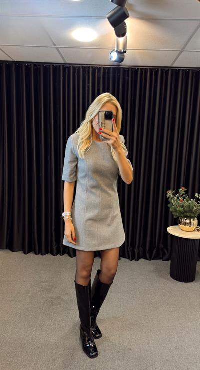 MARKA MODEL KISA KOL KAŞE MİNİ ELBİSE GRİ