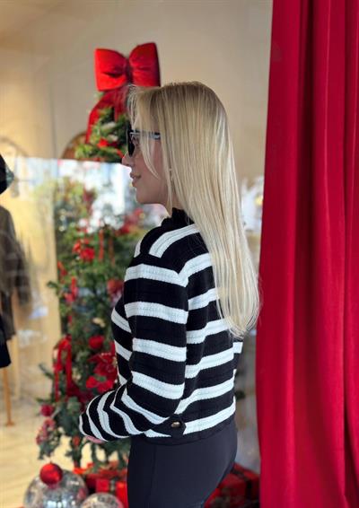 MARKA MODEL MASSİ ÇİZGİLİ GOLD DÜĞMELİ HIRKA - SİYAH - STD