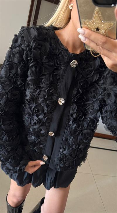 GOLD DÜĞME DETAYLI GÜLLÜ CEKET