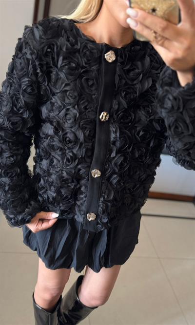 GOLD DÜĞME DETAYLI GÜLLÜ CEKET