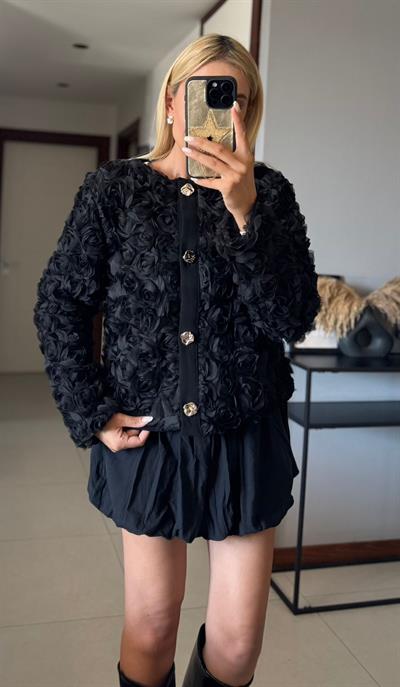 GOLD DÜĞME DETAYLI GÜLLÜ CEKET