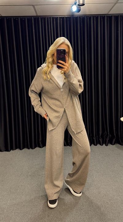 MARKA MODEL OYSH ÇİFT FERMUARLI CEKET PANTOLON TRİKO TAKIM VİZON