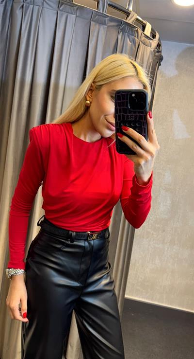 MARKA MODEL VATKALI DRAPE DETAYLI BODYSUİT KIRMIZI