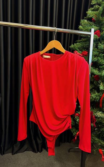 MARKA MODEL VATKALI DRAPE DETAYLI BODYSUİT KIRMIZI