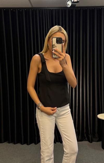 MARKA MODEL ZR FİYONK DETAY BLUZ SİYAH